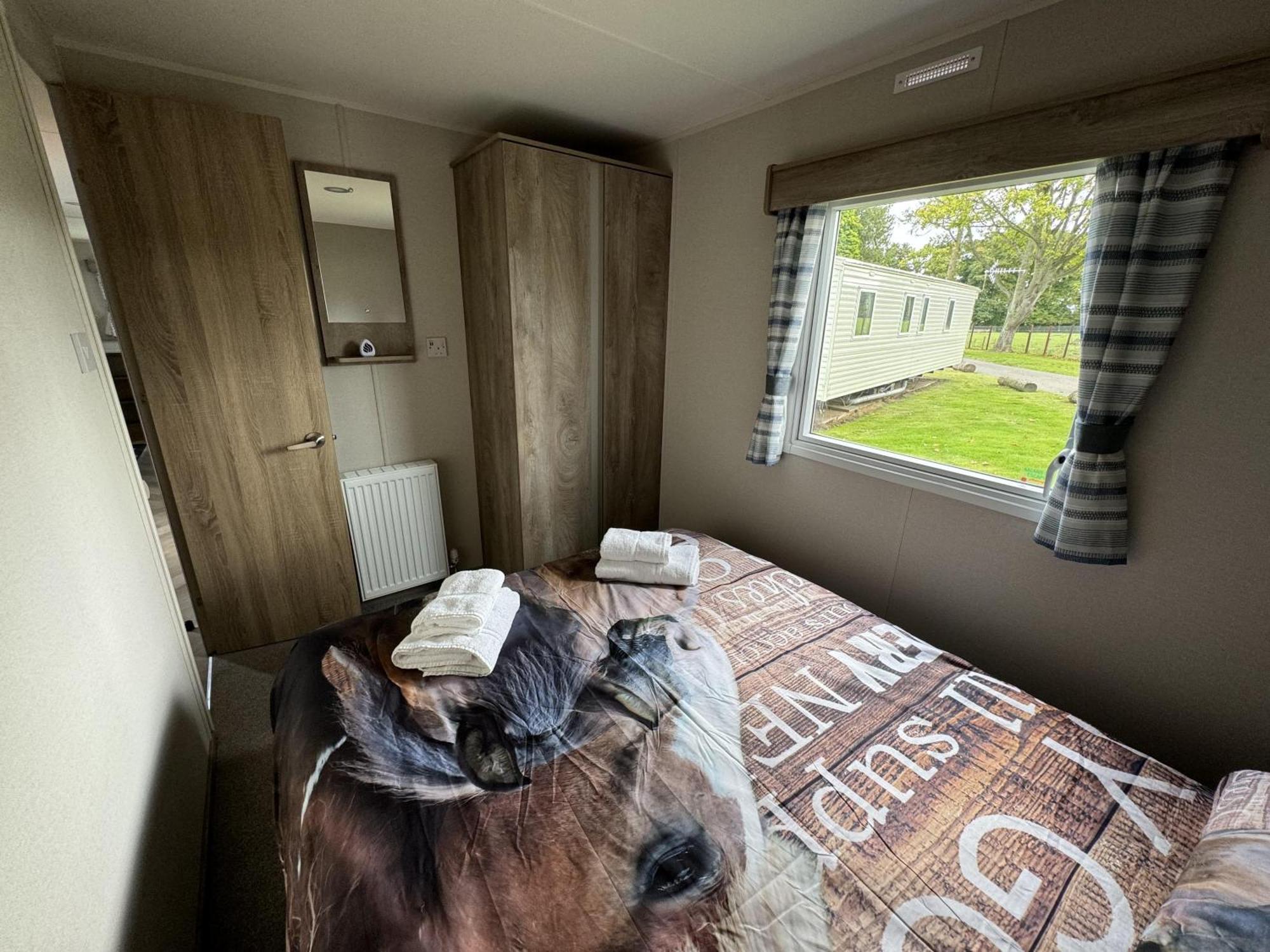 Pony Gate Caravan On Haggerstone Castle West Lawn Berwick Upon Tweed Exterior photo